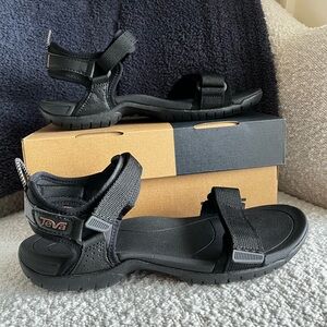 Teva Women's Aliciela Sandals~ size 8